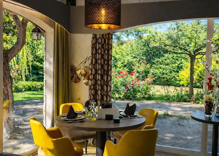 Logis Hotel-Restaurant Spa Le Lac